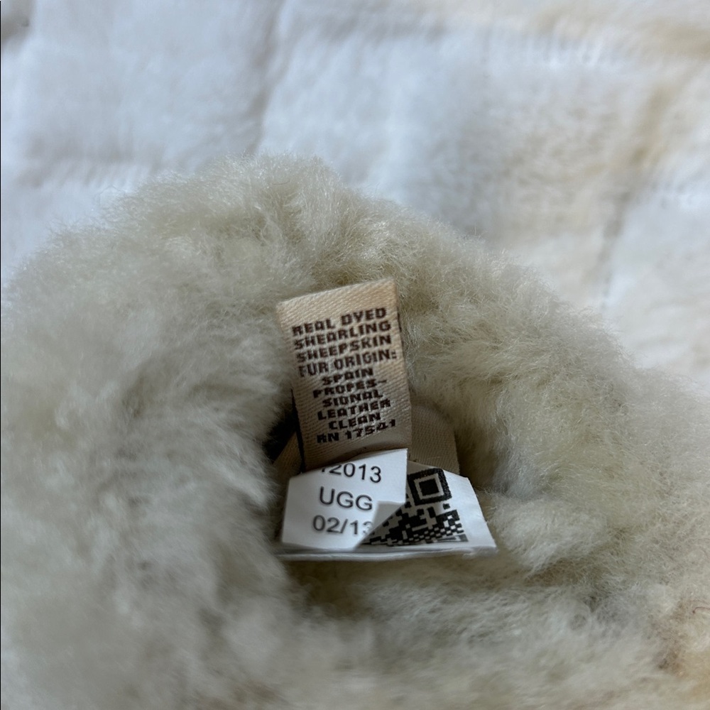 UGG Sheepskin Fluffy Cream Women’s Gloves size medium - Picture 3 of 7